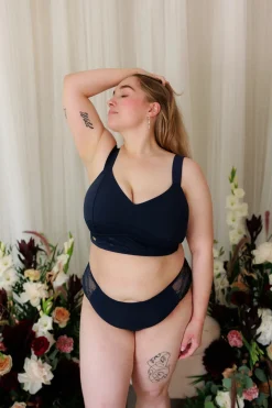 Amanda Big Cup BH - Mørk blå