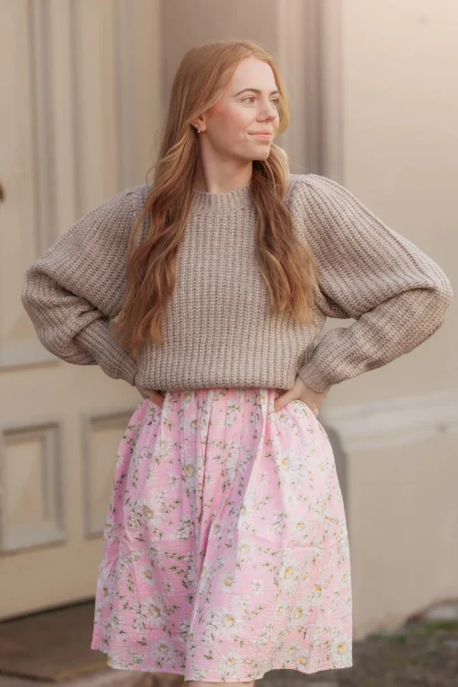 Leah Genser - Beige