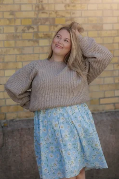 Leah Genser - Beige