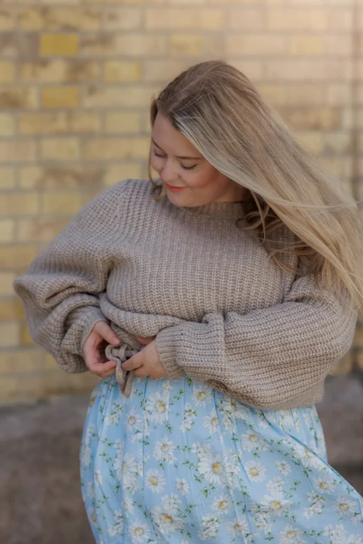 Leah Genser - Beige