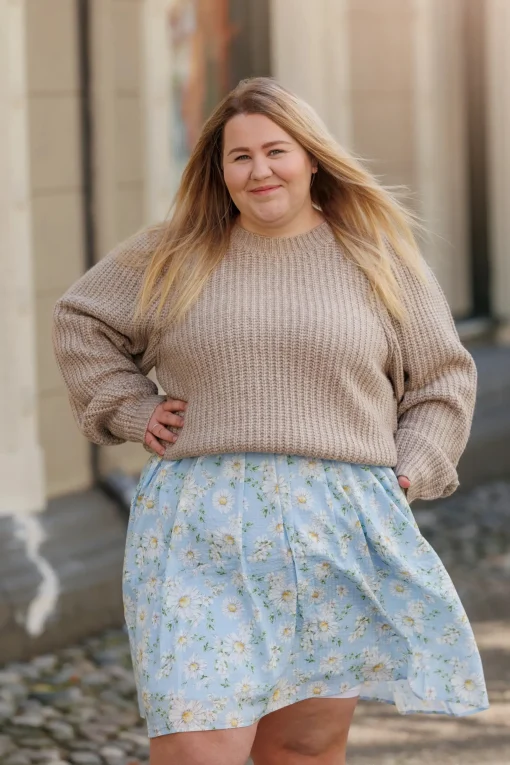 Leah Genser - Beige