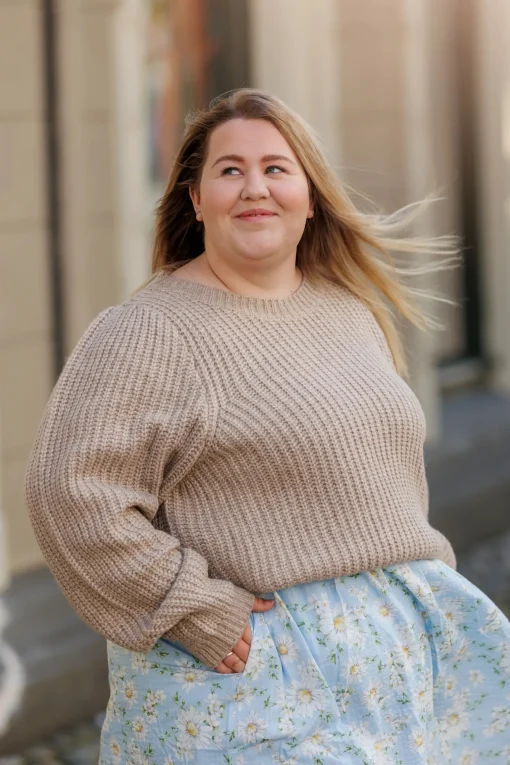 Leah Genser - Beige