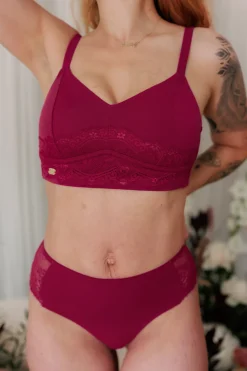 Amalie String - Mørk rød