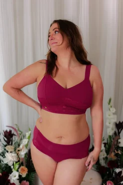 Aria Brazilian - Mørk rød