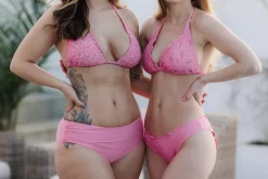 Cuba Ruffles bikinitopp - Lyserosa - Dalia